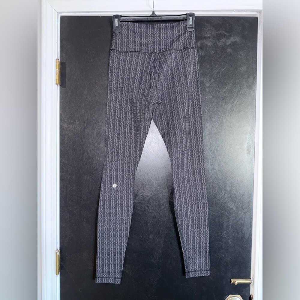lululemon athletica Black and Gray Patterned Leggings - Picture 4 of 5